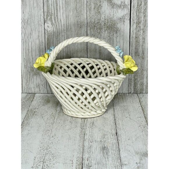 Vintage Bassano Capodimonte Style Italian Ceramic Woven Basket - Picture 3 of 8